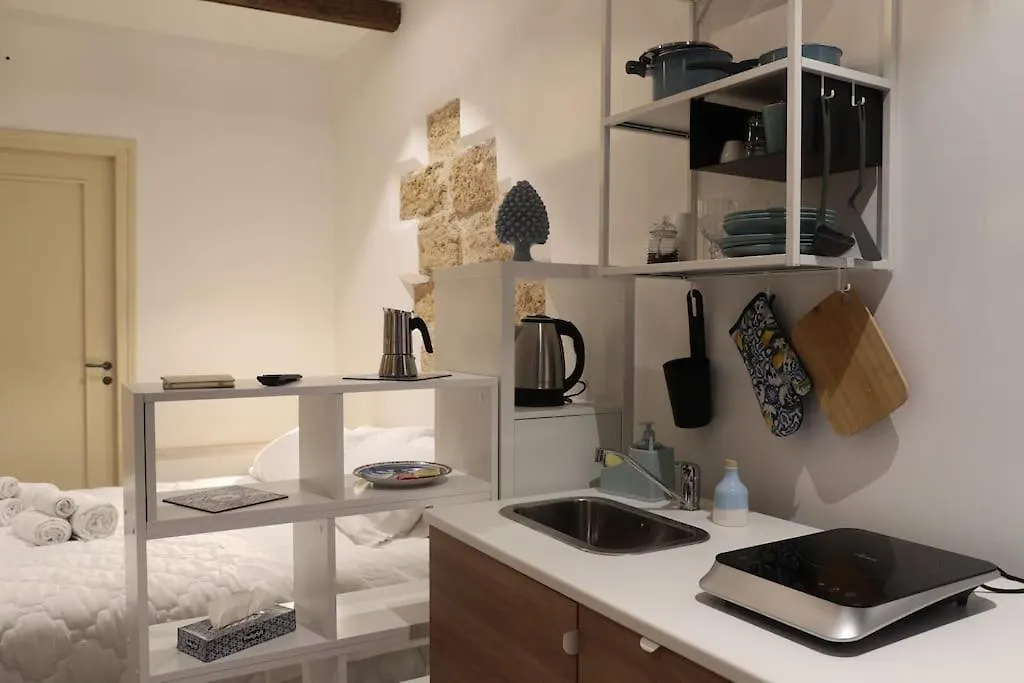 Apartment Casuzza Palazzo Storico, Stazione Centrale Palermo Italy